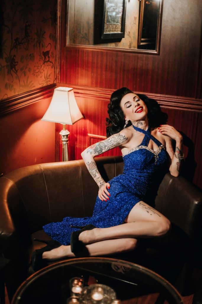 Therese Rosier burlesque pinup